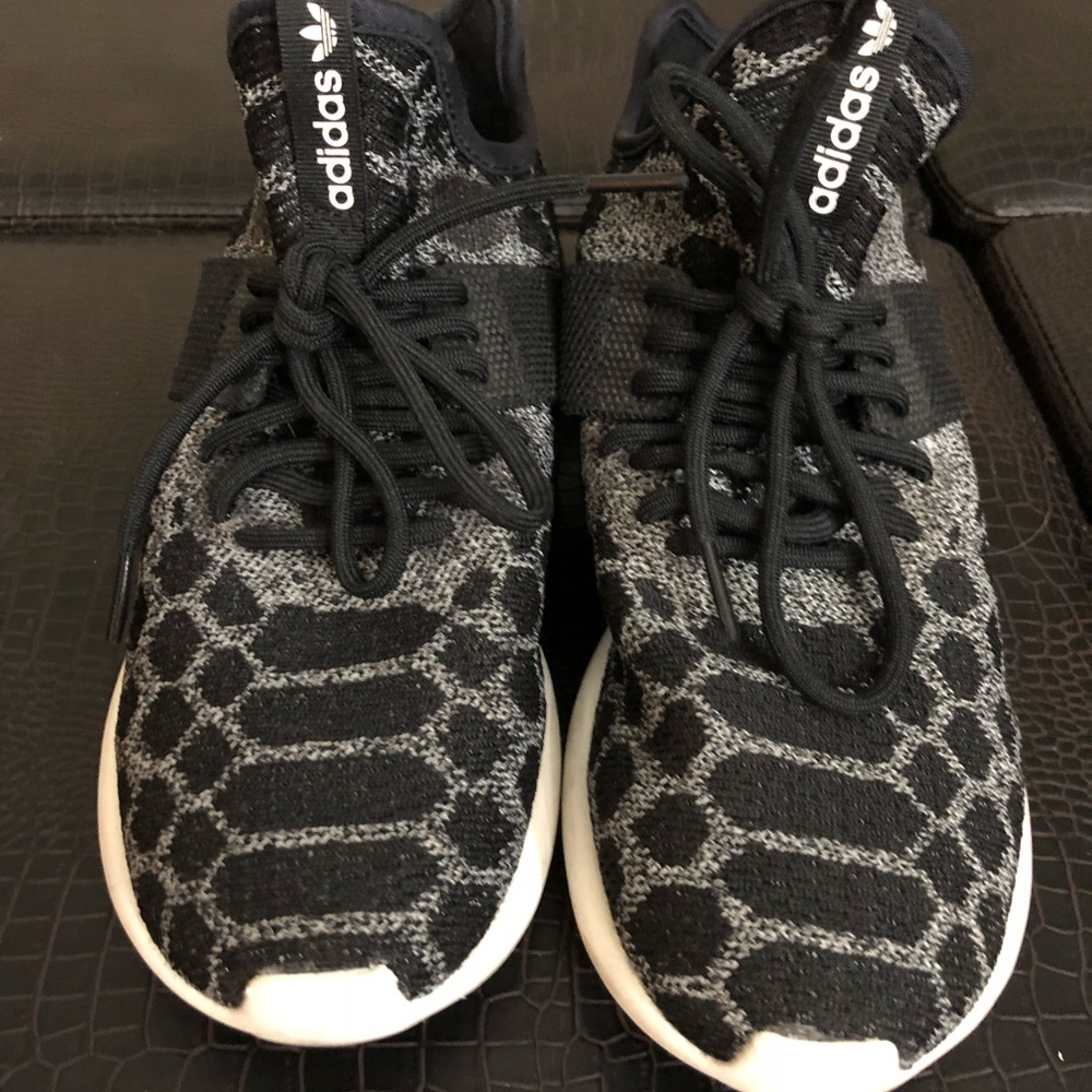 Adidas tubular 1